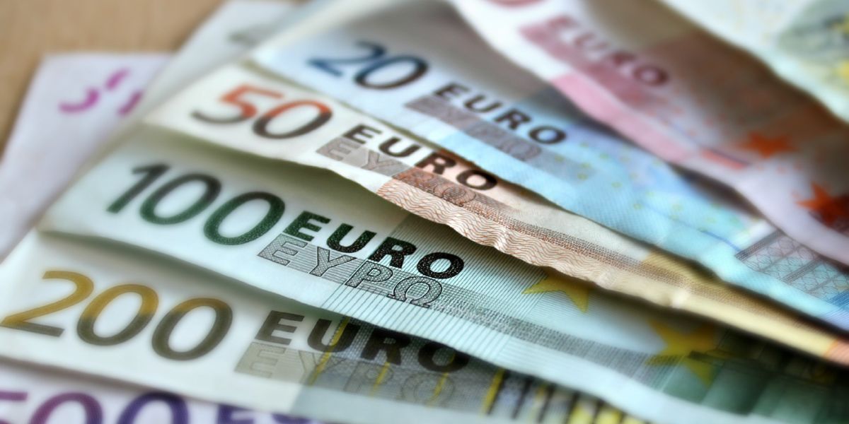 Euros para a Europa?